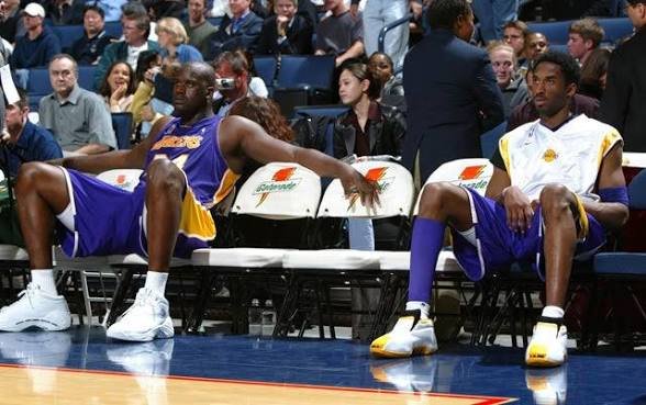 Shaquille O'Neal and Kobe Bryant on the Lakers bench