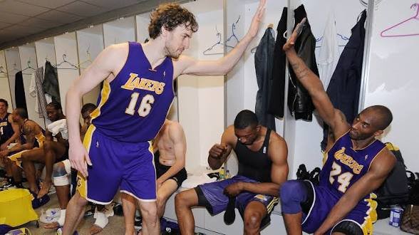 Kobe Bryant and Pau Gasol high-fiving in the Lakers locker room